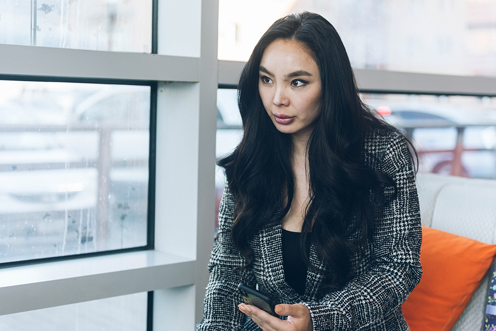 Yosh jiyani yosh xolasini Internetda erotik jinsiy aloqa qilish haqida gapirdi.